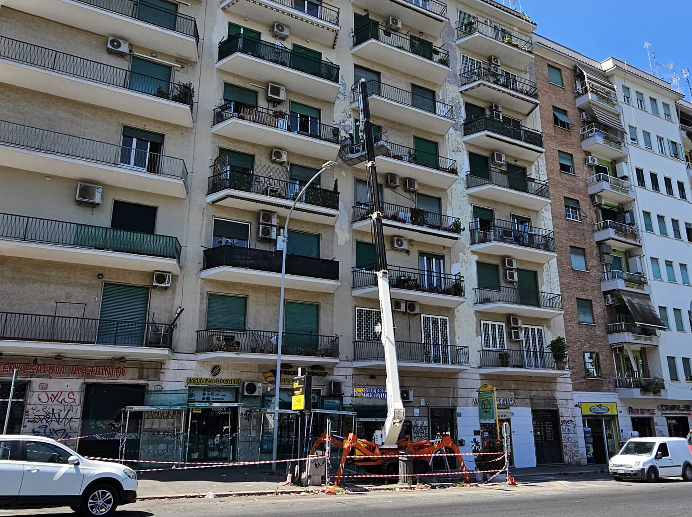 Messa in sicurezza della facciata — Tuscolana — Roma