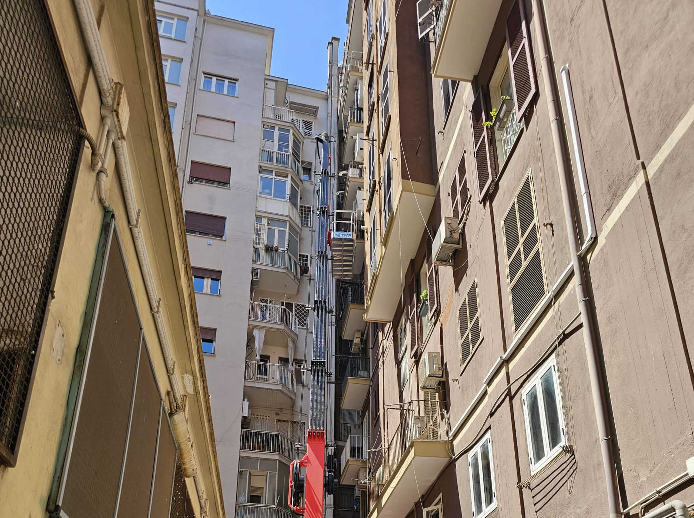 Messa in sicurezza del prospetto — Piazza Ragusa — Roma
